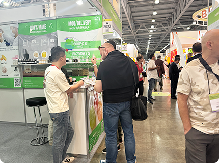MINGYAN team showcasing OEM and ODM dietary supplements at an international trade show